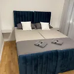 Naomi 2 Apartment Split